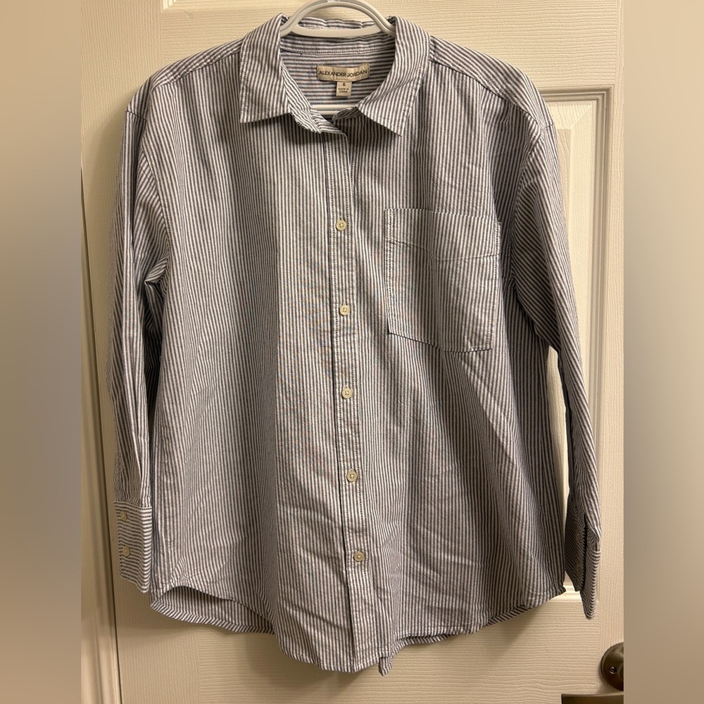 NWT Women’s Alexander Jordan blue pinstripe button down shirt. Size small.